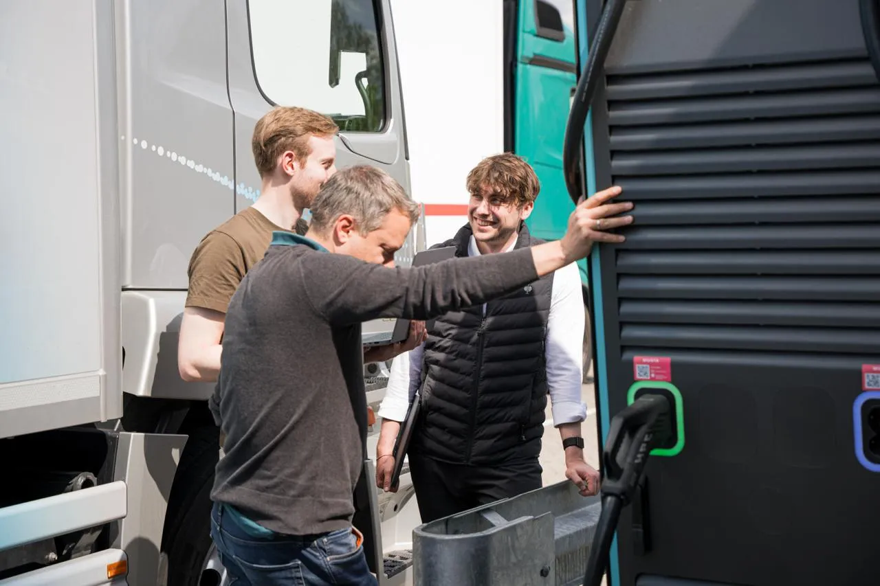 Partnerschaft — Team und Kunde im Workshop